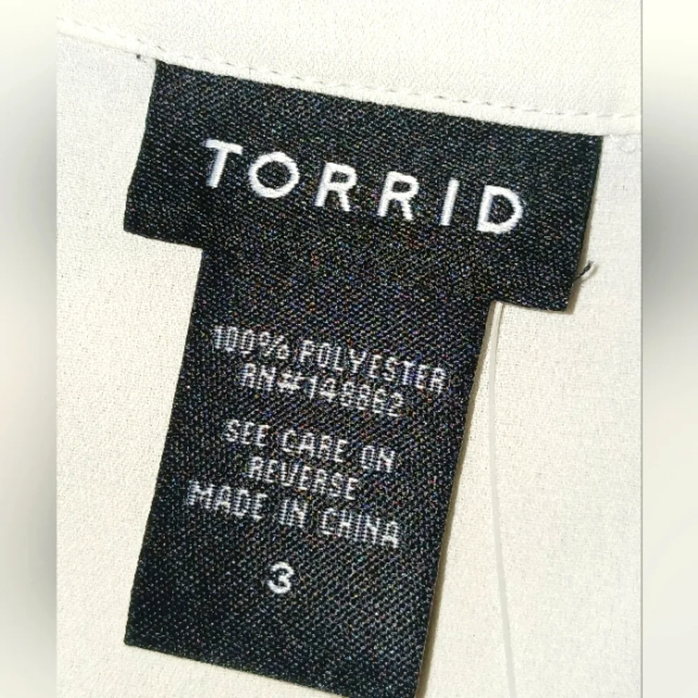 Torrid  2-pocket Blouse 3X - Picture 3 of 5